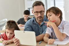 Učitelé - žáci - škola - moderní technologie digitalizace výuka