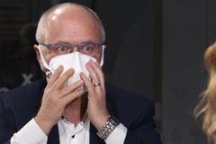 Roušky po nás chtěli i překupníci, lidé měli strach o život, popisuje šílenství Kůs