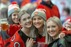 Kanadská párty v Ostravě. Fanoušci, kteří kvůli hokeji přeletěli svět, oslavují zlato