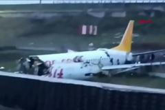 Na istanbulském letišti se rozlomilo letadlo plné lidí na tři části