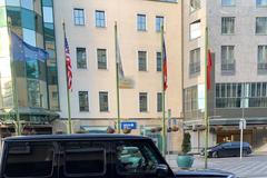 Martin Nejedlý dle několika zdrojů Aktuálně.cz strávil včerejší odpoledne v centru Prahy. Dle expertů porušením karantény ohrožuje okolí.