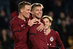 Bořek Dočkal a Martin Frýdek se radují z branky ve čtvrtfinále MOL Cupu 2020