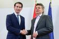 Předseda rakouských lidovců (ÖVP) Sebastian Kurz a šéf zelených Werner Kogler