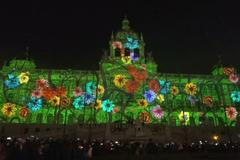 Praha čistá, rostoucí a živá. Sledujte novoroční videomapping na budovu Národního muzea