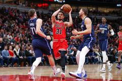 basketbal, NBA 2019/2020, Chicago - Dallas, Tomáš Satoranský