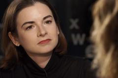 Cesta k sobě je jen poloviční, musíme i ven mezi lidi a tam obstát, říká filozofka