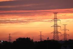 Energetika dráty vysokého napětí elektřina rozvodová síť