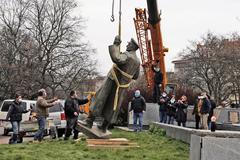 Socha maršála Koněva v průbněhu času