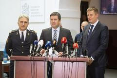 Ministři vnitra a zahraničí