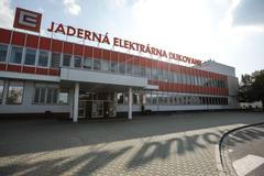 Jaderná elektrárna Dukovany, chladící věž, reaktor, strojovna, regulační tyče, radioaktivita, dozimetr