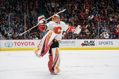 NHL 2019/20, Vancouver - Calgary: Brankář Calgary David Rittich slaví gól Seana Monahana
