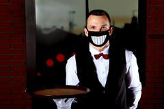 rouška číšník restaurace