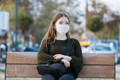 Ilustrační snímek / Koronavirus / Covid / Covid-19 / Virus / Nemoc / Hygiena / Rouška / Žena / Zahraničí / Fotobanky