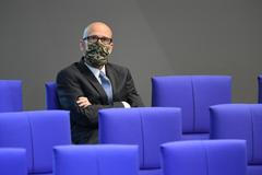 K základním nařízením v době pandemie koronaviru patří takzvaná sociální distance.