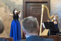 Symfonický orchestr Prahy FOK, koncert Obecní dům, Roušky se odkládají, salónky ožívají