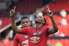 Anthony Martial slaví branku v síti Sheffieldu