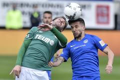 Tomáš Hübschman z Jablonce a Alexandru Baluta z Liberce v zápase 27. kola ligy FK Jablonec - Slovan Liberec