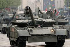 Rusko se pochlubilo nejnovější verzí tanků T-80BVM a T-90M