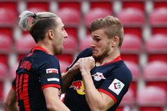 27. kolo německé bundesligy 2019/20, Mohuč - Lipsko: Hostující Timo Werner (vpravo) a Kevin Kampl oslavují gól