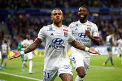 2. kolo francouzské ligy 2019/20, Lyon - Angers: Memphis Depay slaví třetí gól domácích.