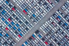 Auta, parkoviště, nová auta