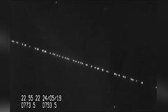 Průlet satelitů Elona Muska nad Nizozemím. Sledujte záběry amatérského astronoma Marco Langbroeka