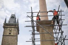 Stavba Mariánský sloup, Staroměstské náměstí, sochař Petr Váňa