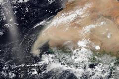 Oblak písku ze Sahary