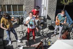 Koncert ve vnitrobloku - Zrní, Trio Amadeus, karanténa, koronavir, nouzový stav, Hrajeme do oken, kultura, Praha