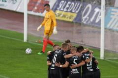 Radost Slavie v zápase 1. kola nadstavby  F:L Baník - Slavia