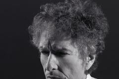 Bob Dylan: I Contain Multitudes