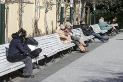 Ilustrační foto - koronavirus, rouška, nouzový stav, Praha, lidi, park, procházka, volno