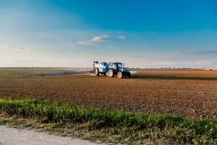 Zemědělství, zemědělec, orba, pole, traktor