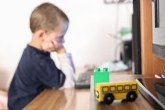 Děti, dětství, hračky, rodičovství, školka - ilustrační foto