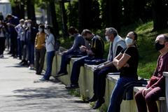 odstup, koronavirus, praha