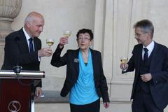 Jiřina Šiklová s předsedou Senátu Milošem Vystrčilem a senátorem Pavlem Fischerem