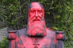 Posprejovaná busta krále Leopolda II. v belgickém městě Tervuren.