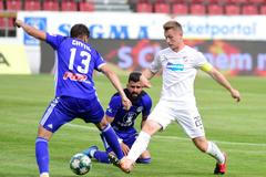 30. kolo fotbalové Fortuna:Ligy 2019/20, Olomouc - Plzeň: Mojmír Chytil (zleva), Jakub Yunis a Jakub Brabec