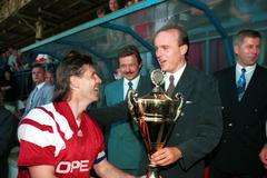 První liga 1993-94: Kapitán Sparty Jozef Chovanec(vlevo)  a Petr Mach, předseda fotbalového klubu AC Sparta Praha