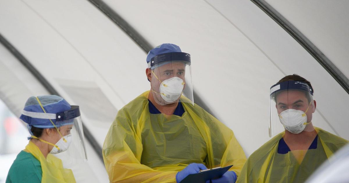 Ruská morová panika vrcholí. Lidé šíří zavádějící videa, úřady svalují kontroly na covid