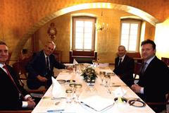 zeman štěch vondráček mynář novoroční oběd