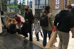 Češi dohánějí nákupy. Obchody je lákají na slevy