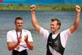 Novozélandský veslař Mahe Drysdale slaví zlatou medaili v závodě na 2 km během OH 2012 v Londýně.