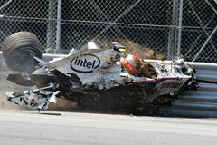 Robert Kubica se svým vozem BMW-Sauber těžce havaroval při Velké ceně Kanady 2007