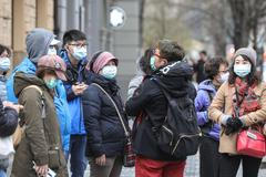 Koronavirus, Coronavir, COVID-19 - Prázdná Praha - rouška, respirátor, turisti, zákaz vstupů, zavřeno, Staroměstké náměstí, Pařížská