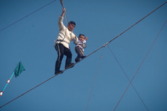 Malí uzbečtí provazochodci