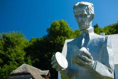 Socha Nikoly Tesly v chorvatském Smiljanu.