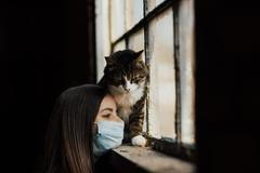 Dívka, karanténa, rouška, ilustrační foto