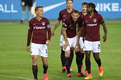 Guélor Kanga slaví branku v síti Teplic (jaro 2020)