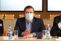 Živě: Stihnou politici změnit volební pravidla hry? Sledujte brífink ministra vnitra